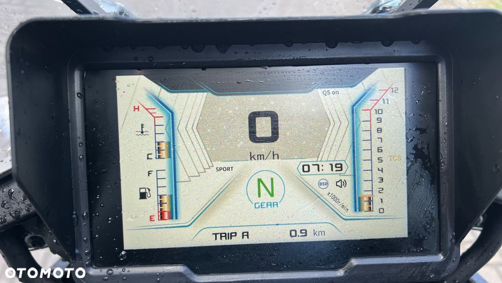 QJMOTOR SRT900SX - 6