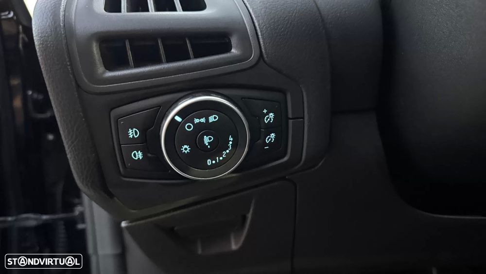 Ford Focus SW 1.5 TDCi Titanium ECOnetic - 18