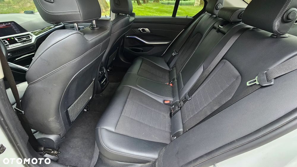 BMW Seria 3 318i - 7