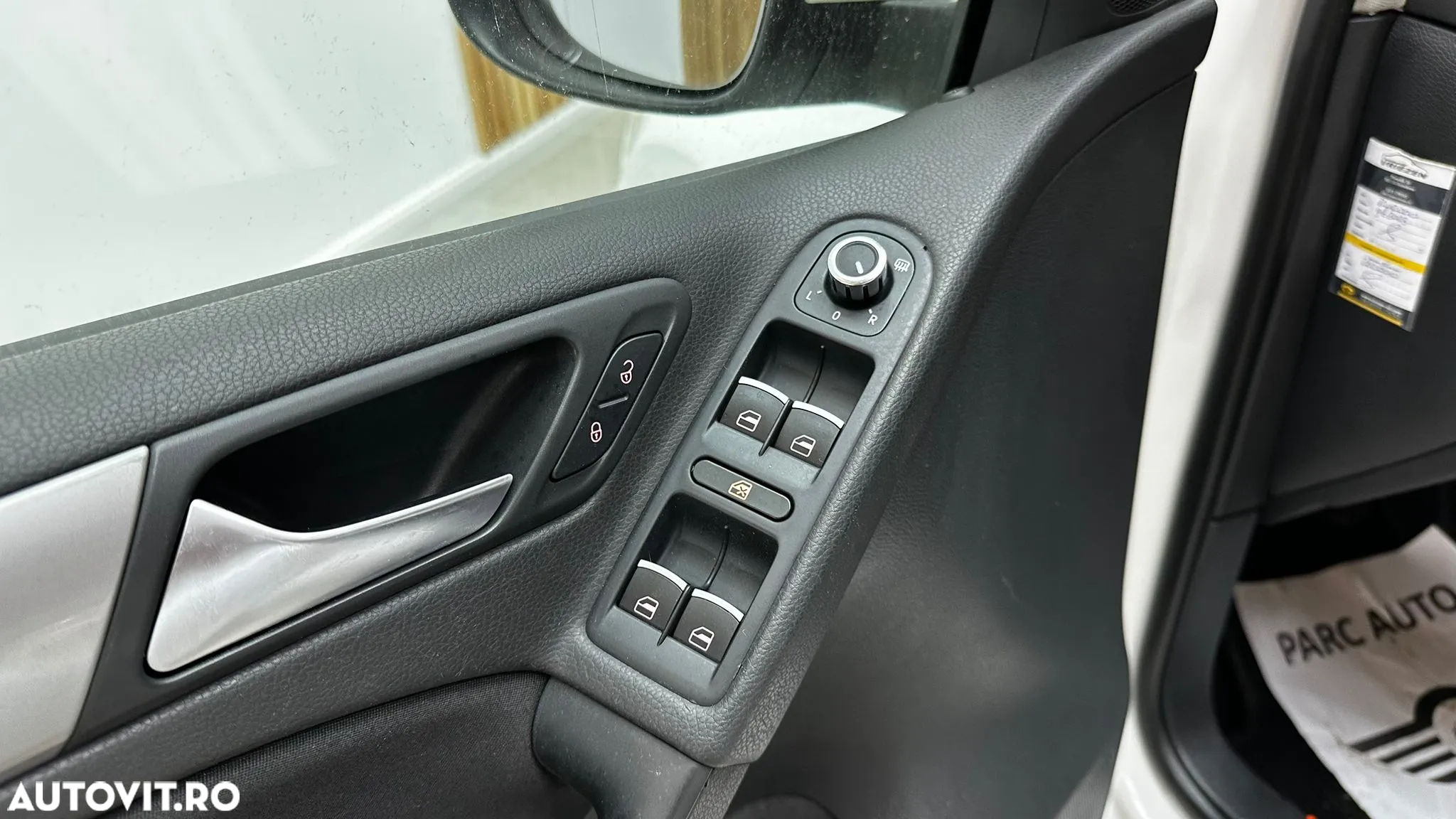 Volkswagen Golf 1.6 TDI DPF BlueMotion - 24