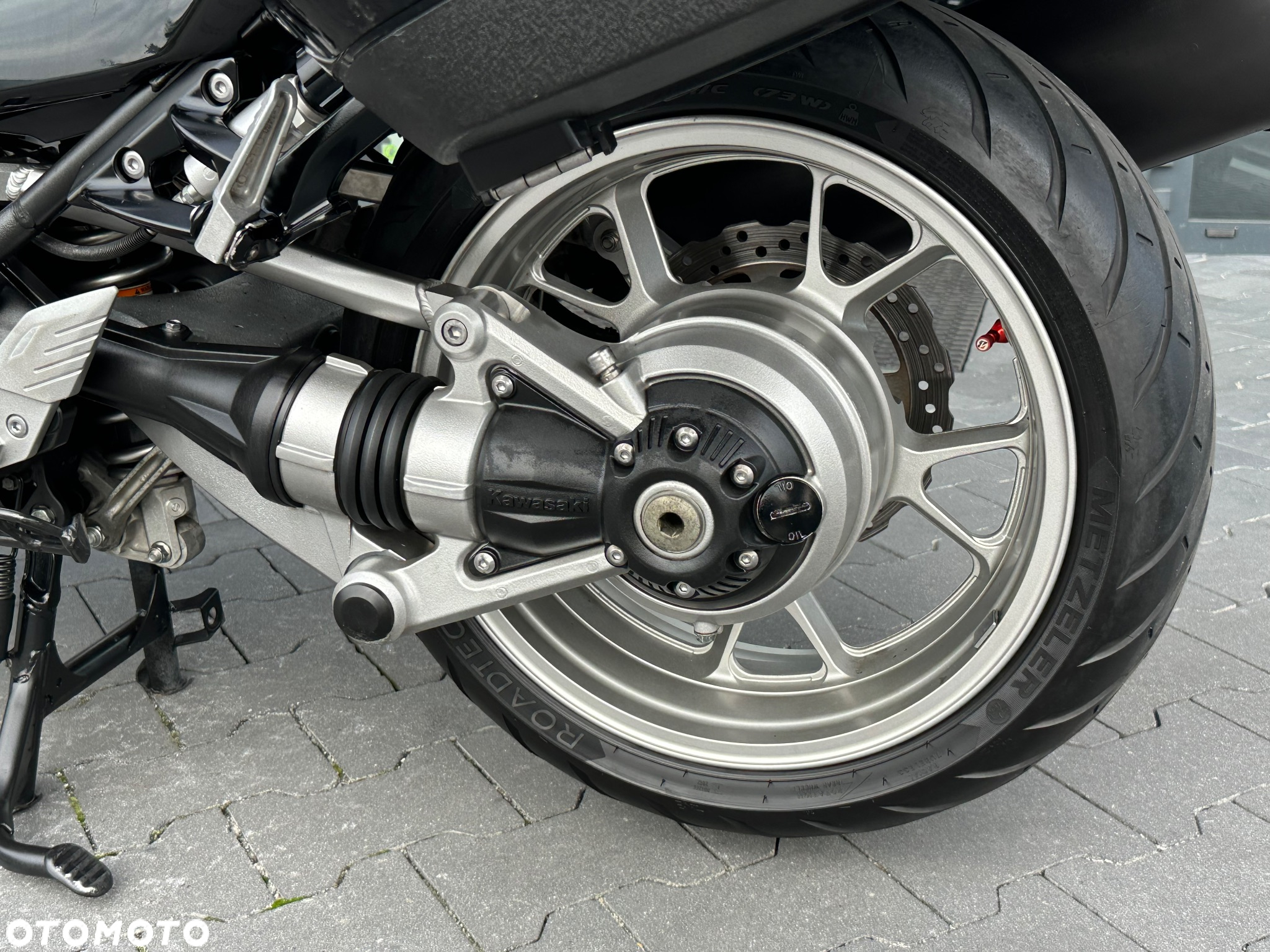 Kawasaki GTR - 33