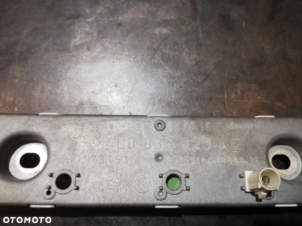 WZMACNIACZ ANTENY AUDI Q7 4L0035225AE - 2