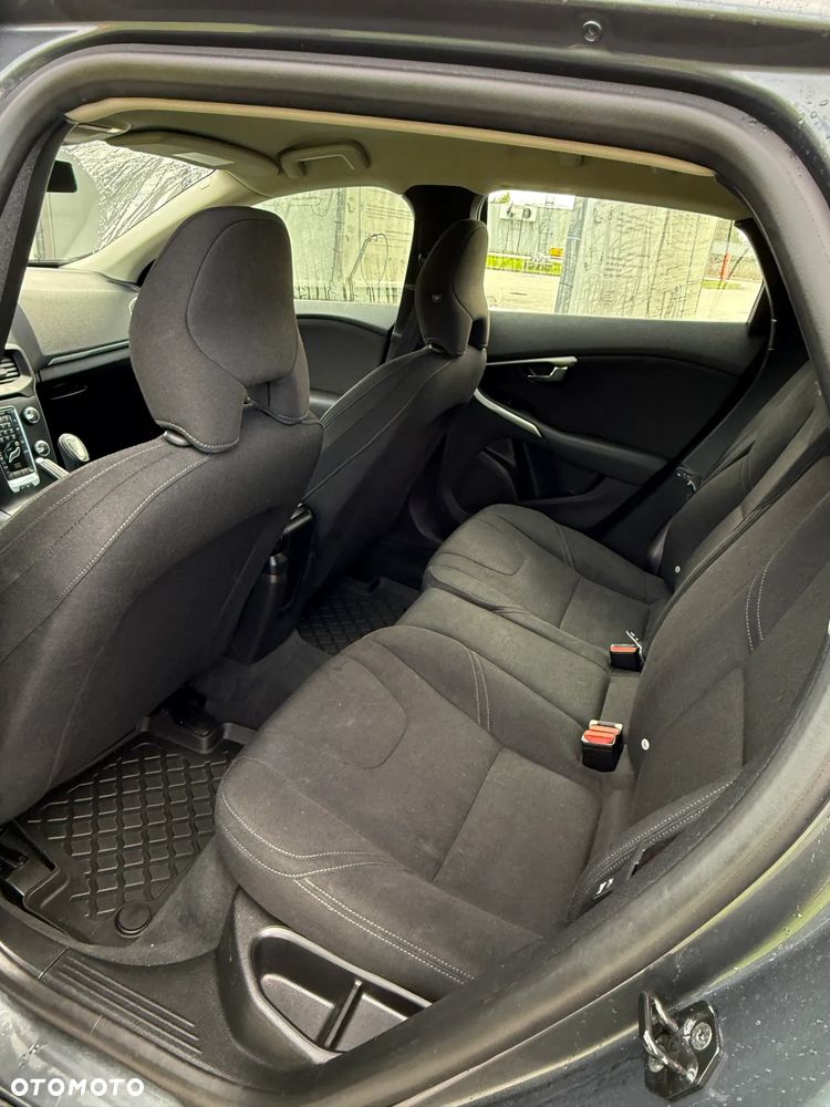 Volvo V40 D2 Momentum - 4