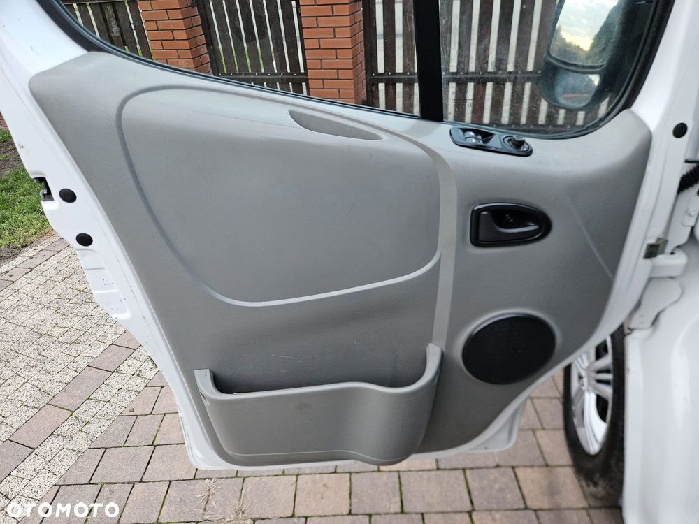 Renault Trafic - 16