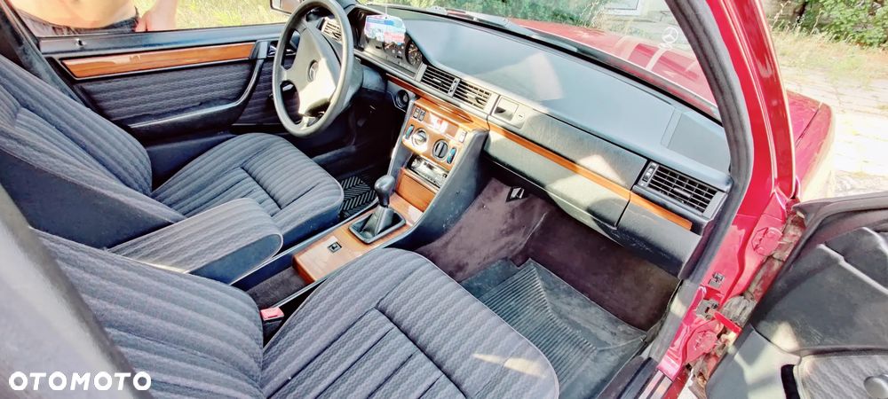 Mercedes-Benz W124 (1984-1993) - 33