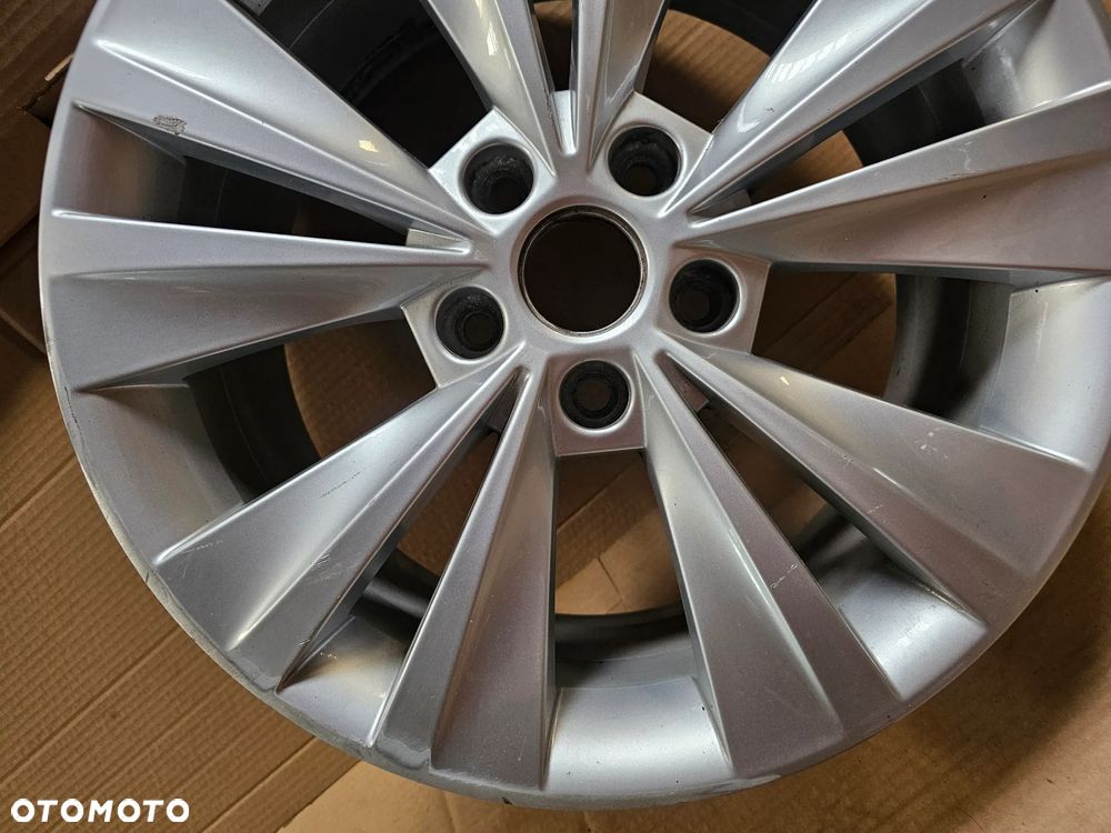 (F46) Skoda OE Superb Octavia III / 3T0601025S / 7Jx17 ET49 5x112 - 2