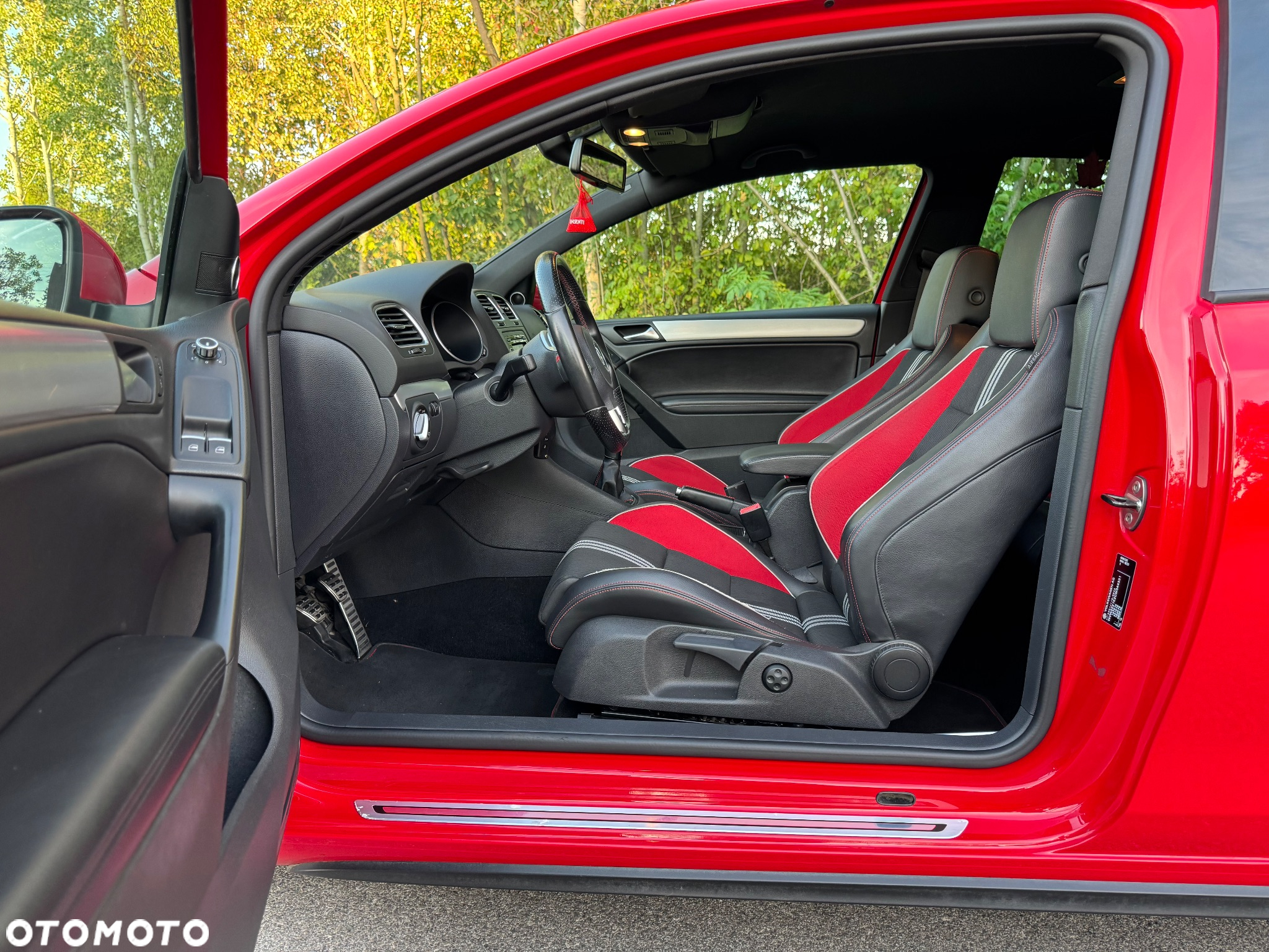 Volkswagen Golf 2.0 GTI adidas - 21