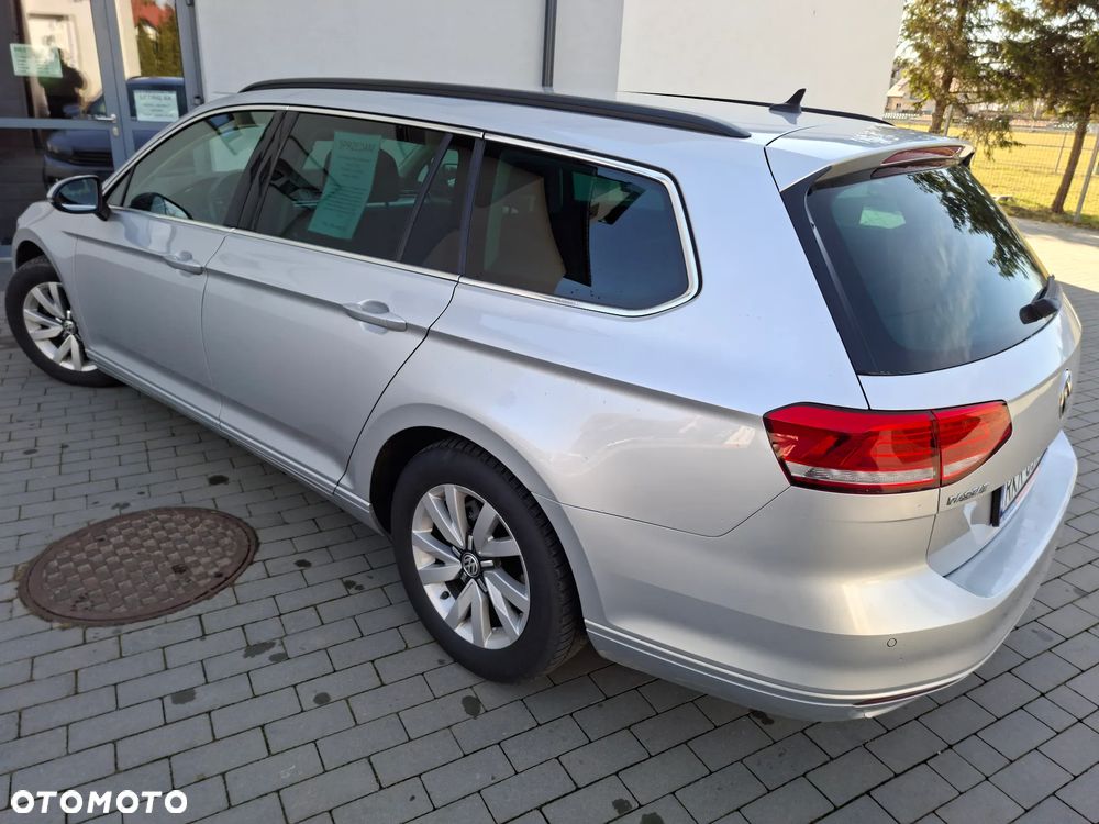 Volkswagen Passat - 4