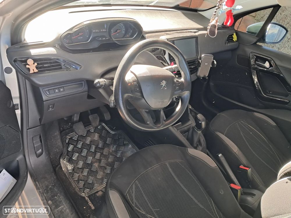 Peugeot 208 - 5