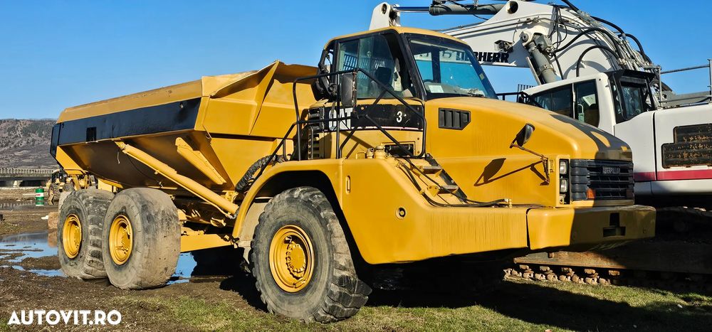 Caterpillar CAT 735 Dumper - 1