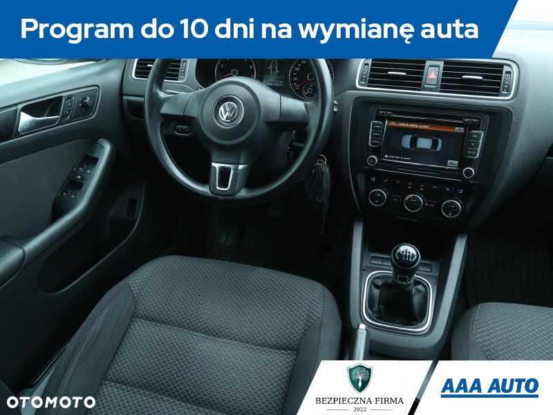 Volkswagen Jetta - 8