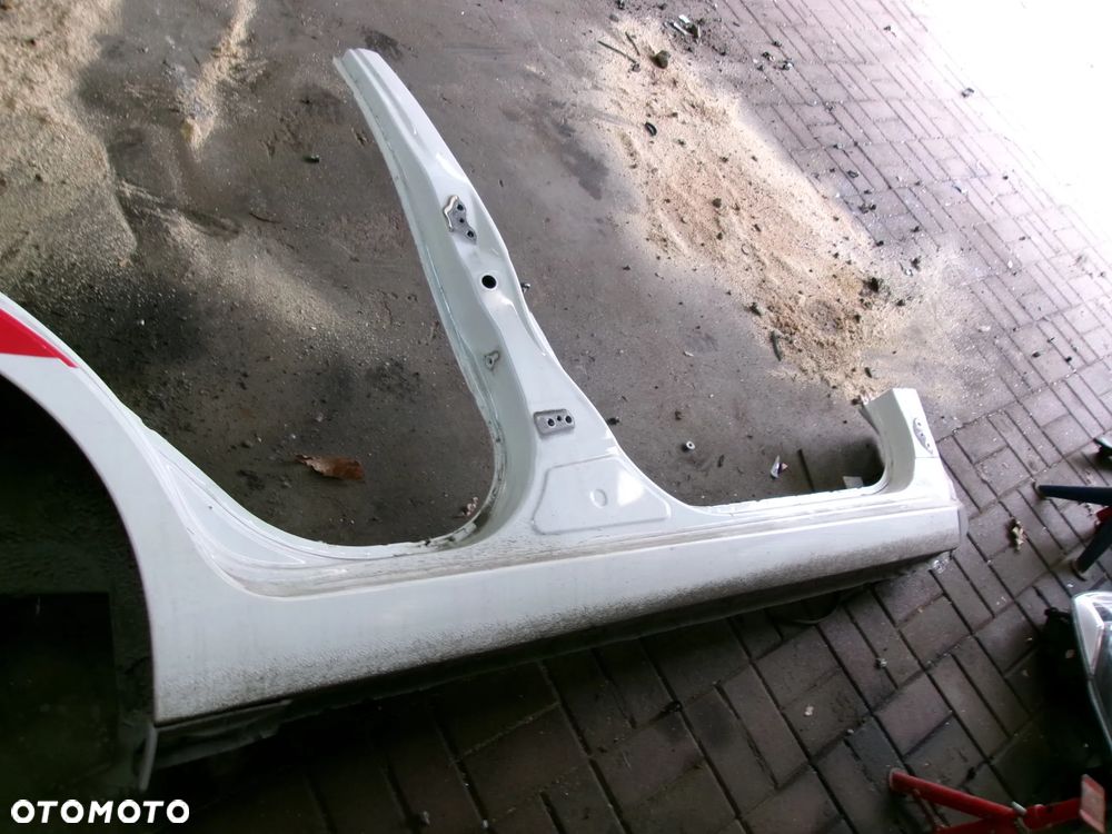 PRÓG SŁUPEK Z PROGIEM TOYOTA AYGO II - 4