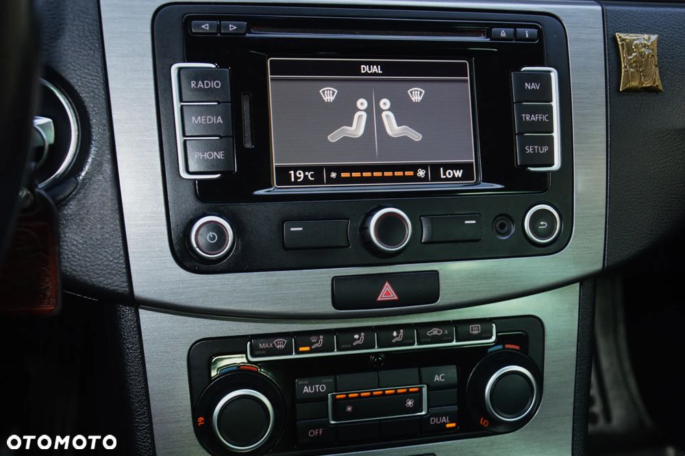 Volkswagen Passat - 23