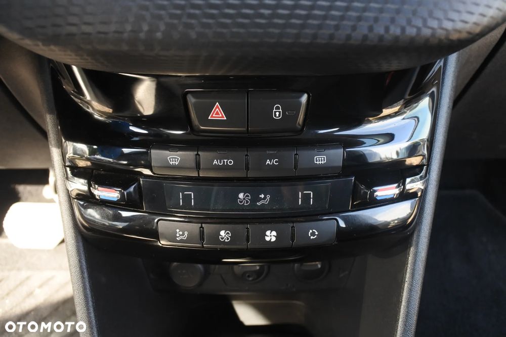 Peugeot 2008 PureTech 82 ETG5 STOP&START Allure - 16