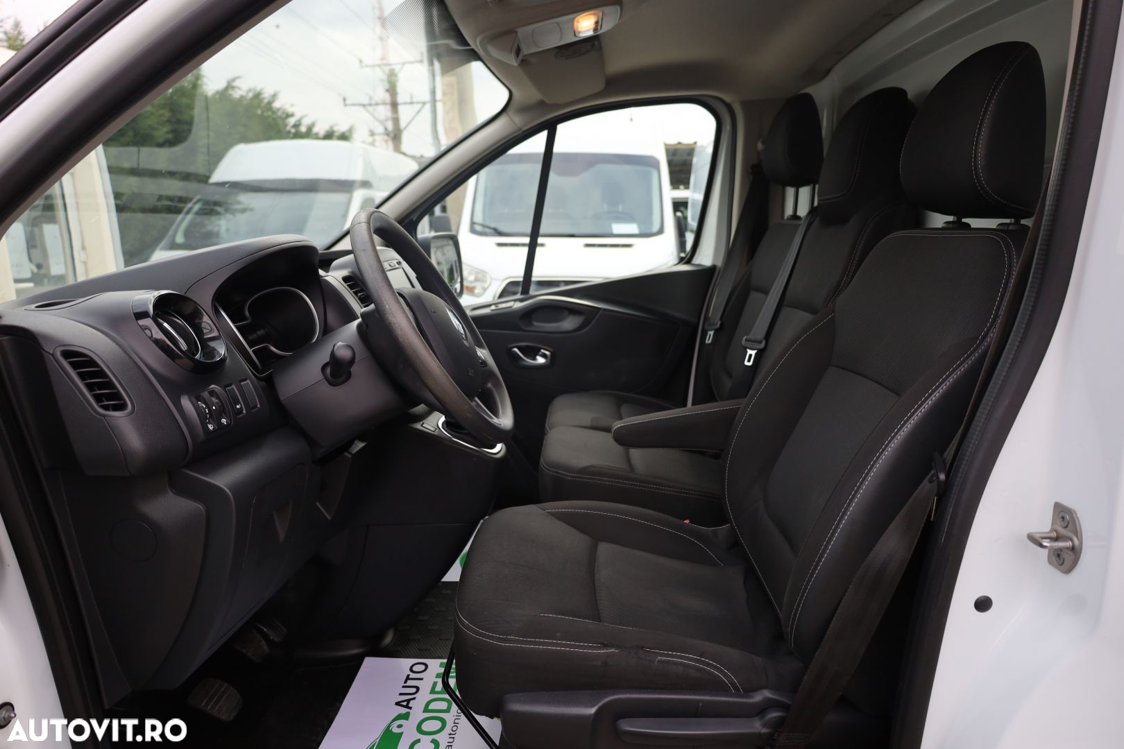 Renault Trafic 2,0 dci L2H1 - 11