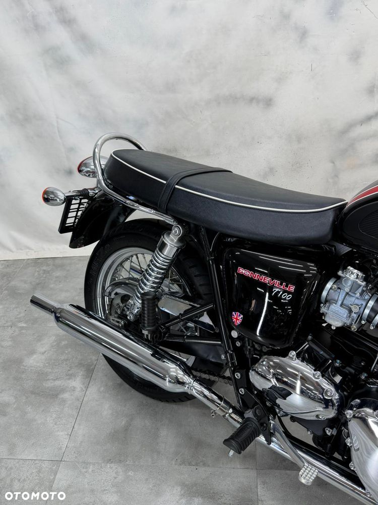 Triumph Bonneville - 15