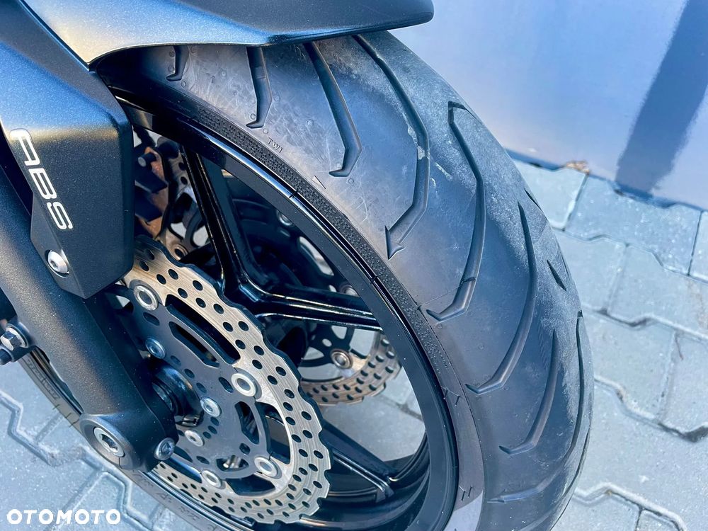 Kawasaki ER - 8