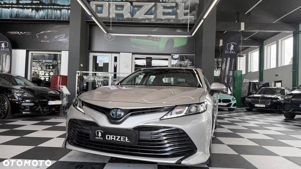 Toyota Camry - 1