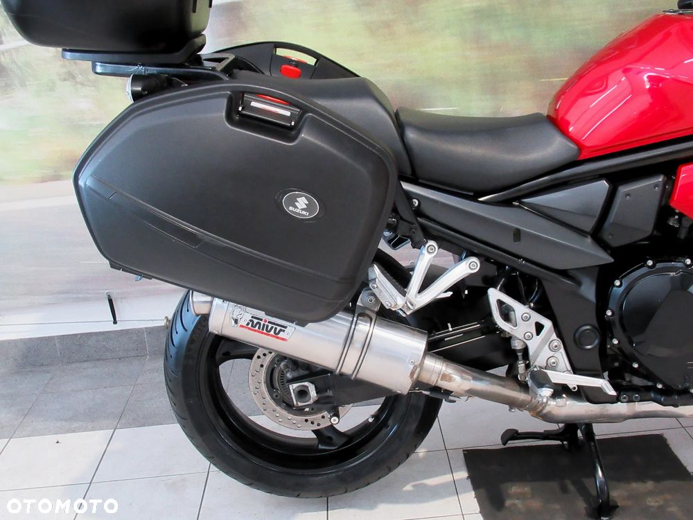 Suzuki GSX - 16