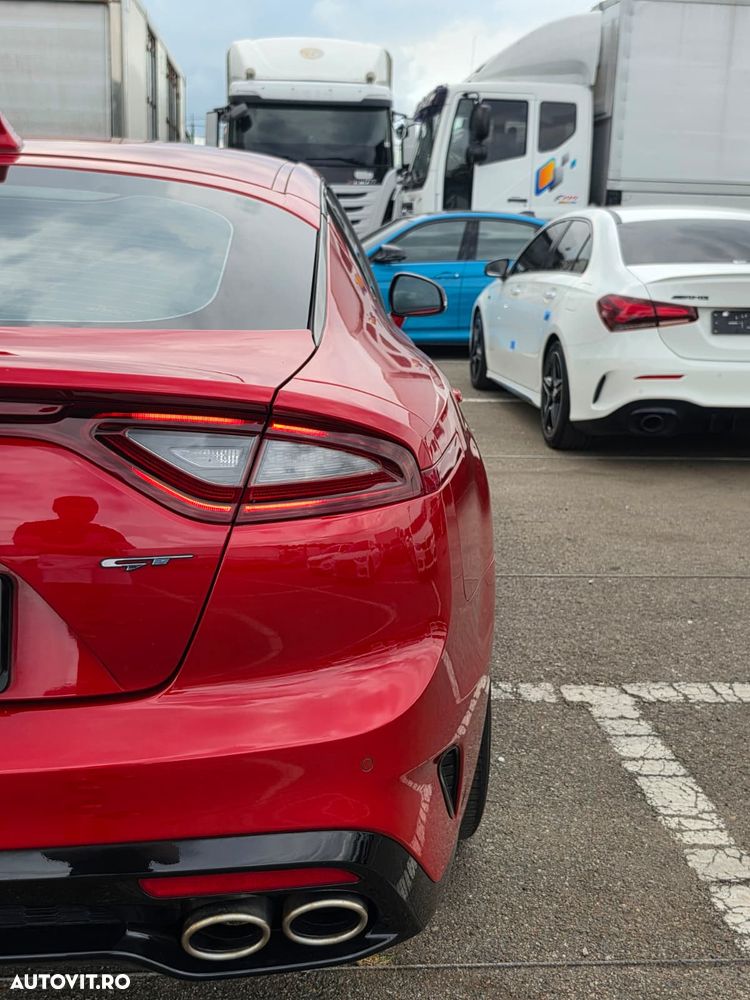 Kia Stinger - 10
