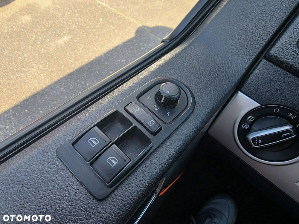 Volkswagen Multivan - 10