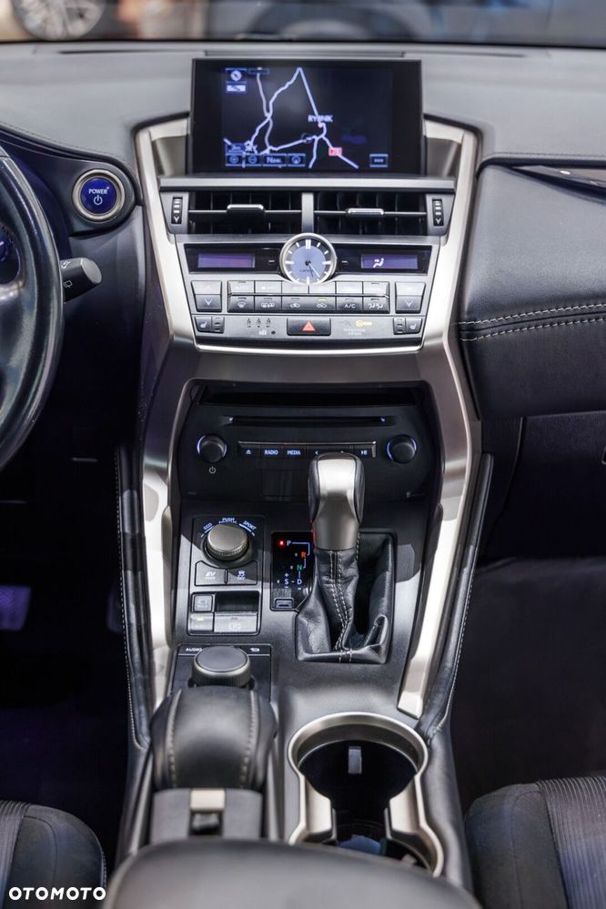 Lexus NX 300h Elite AWD - 26