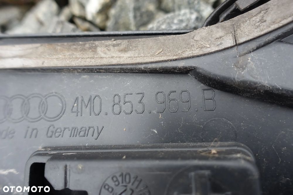 LISTWA DRZWI PRZÓD TYŁ AUDI Q7 4M0 - 17