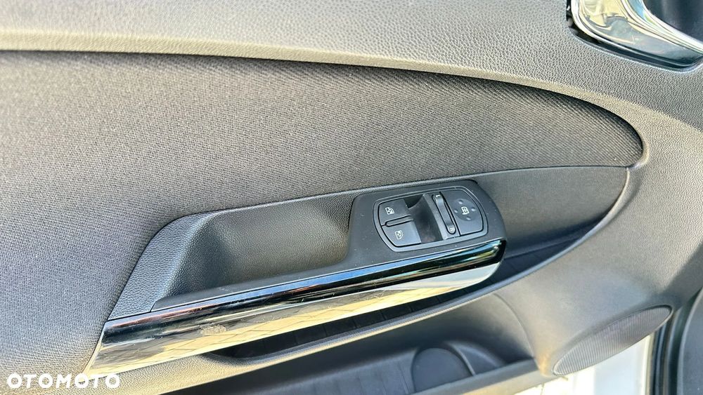 Opel Corsa 1.4 16V Enjoy - 11