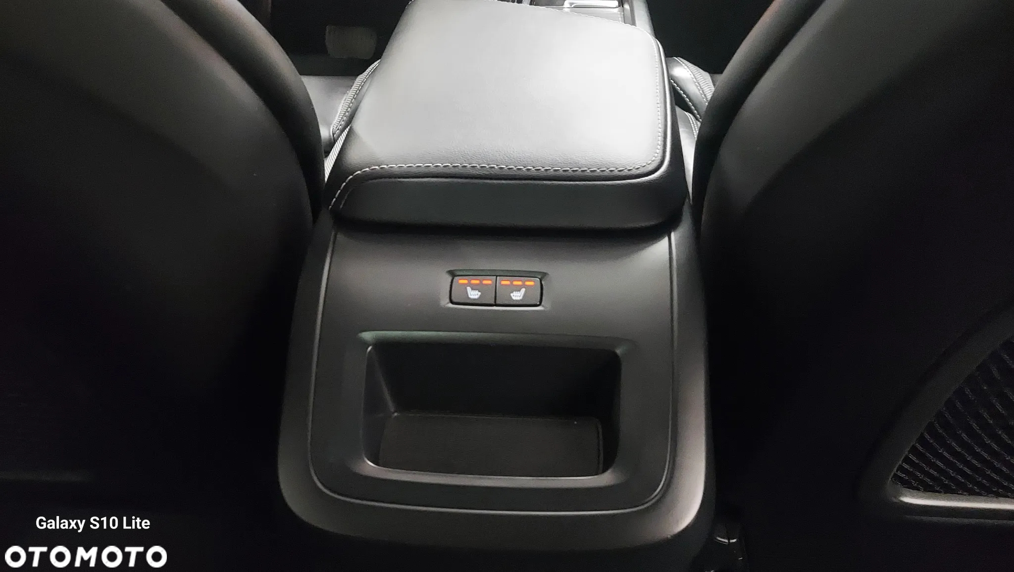 Volvo XC 60 B4 D AWD Plus Dark - 13