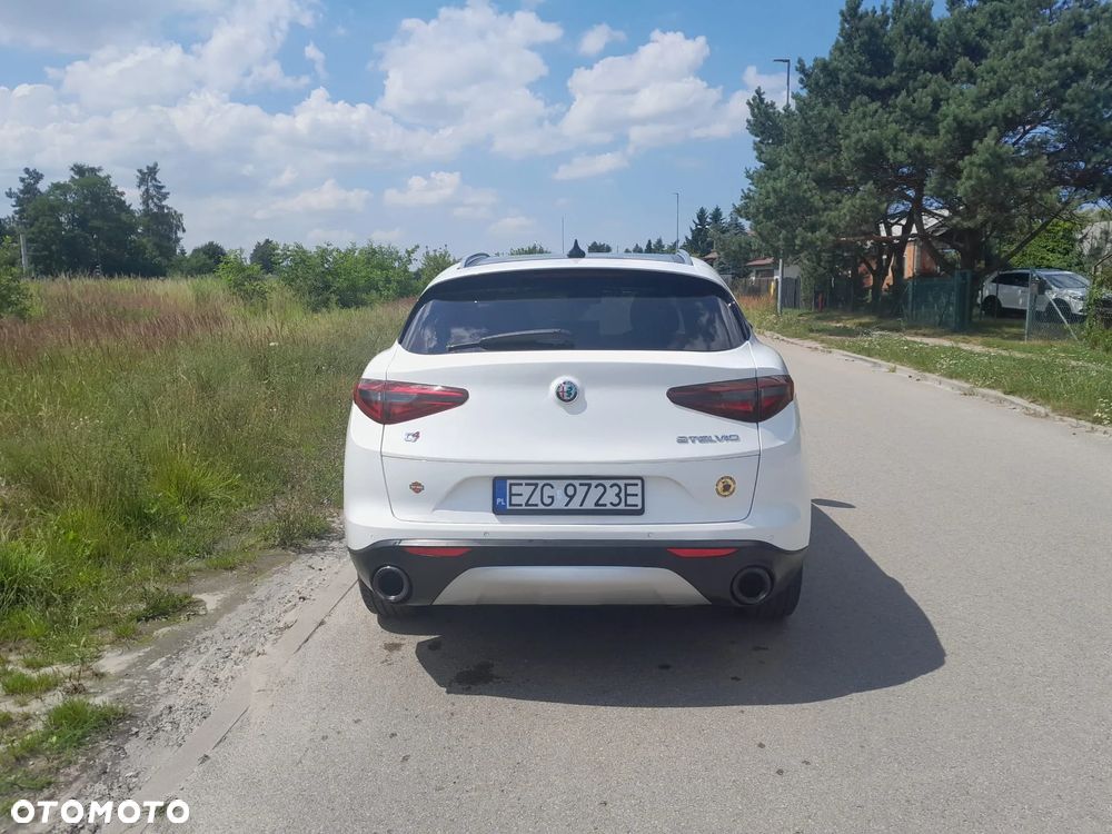 Alfa Romeo Stelvio 2.0 Turbo 16V AT8-Q4 Executive - 5