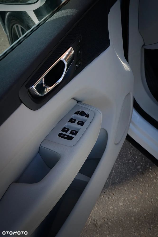 Volvo XC 60 T6 AWD Geartronic Momentum - 9