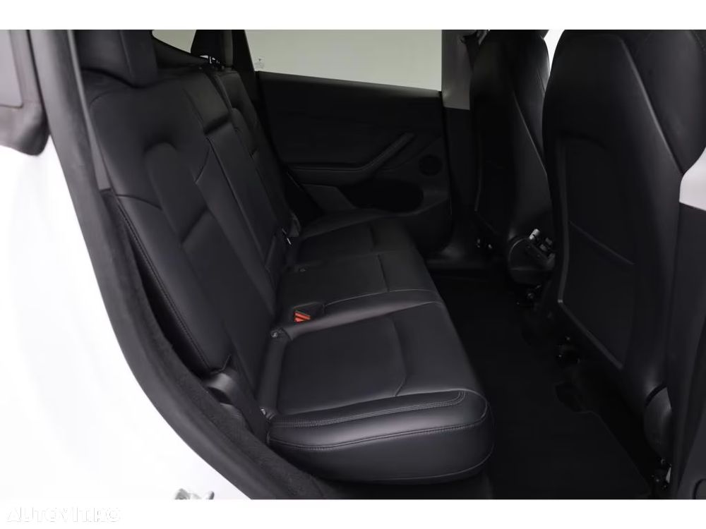 Tesla Model Y AWD Performance - 16