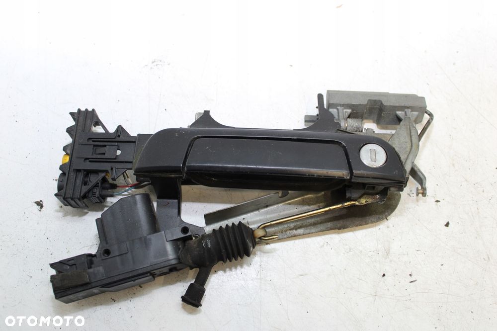 BMW E34 E32 KLAMKA ZEWNĘTRZNA LEWA PRZÓD WKŁADKA SIŁOWNIK ORYG - 1