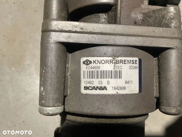 SCANIA R zawór hamulca K044696 1942899 - 3