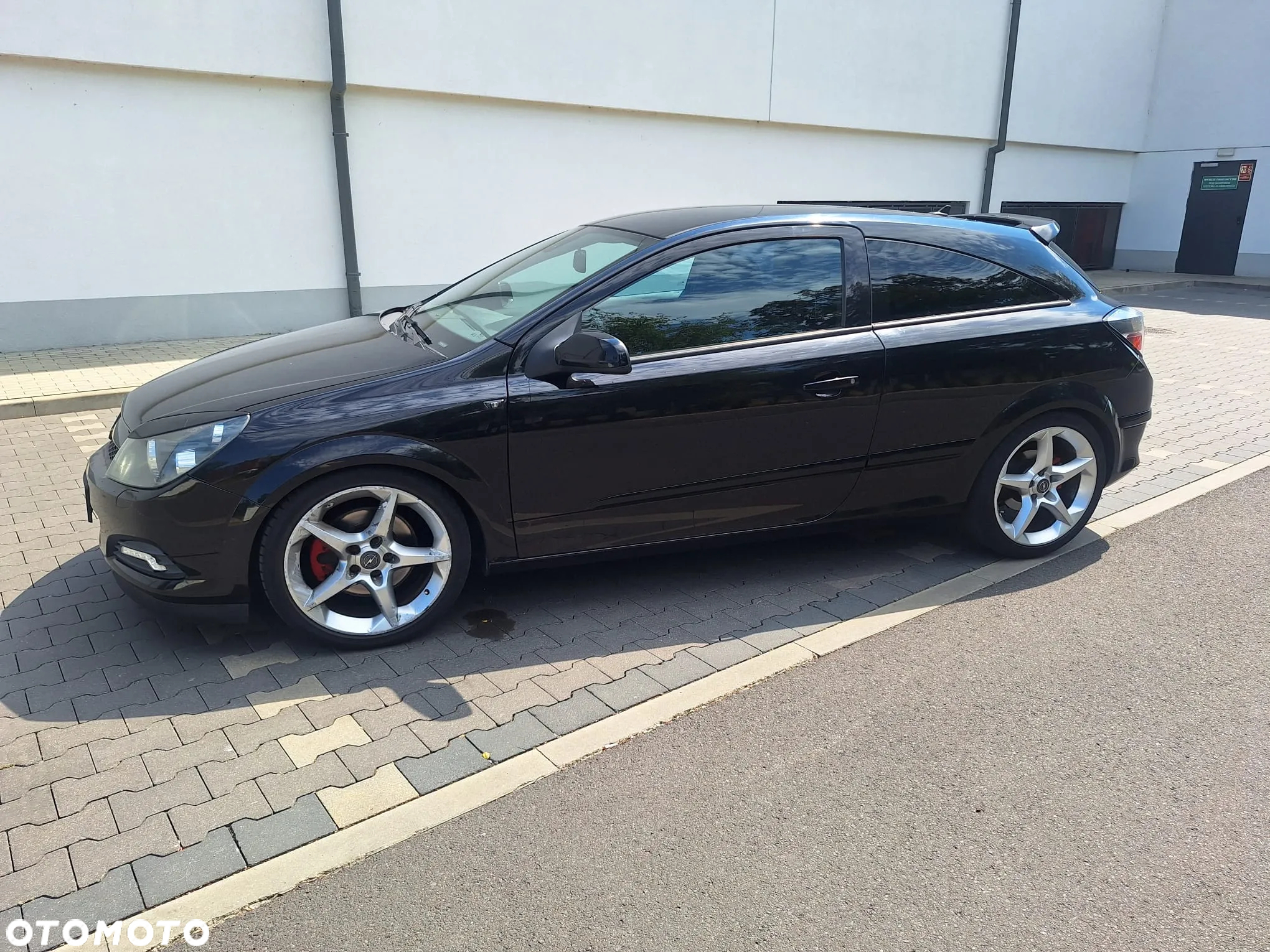 Opel Astra GTC 2.0 Turbo Sport - 12