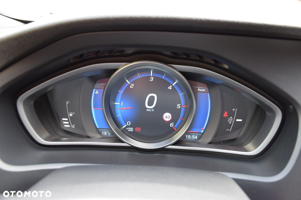 Volvo V40 D4 R Design - 20