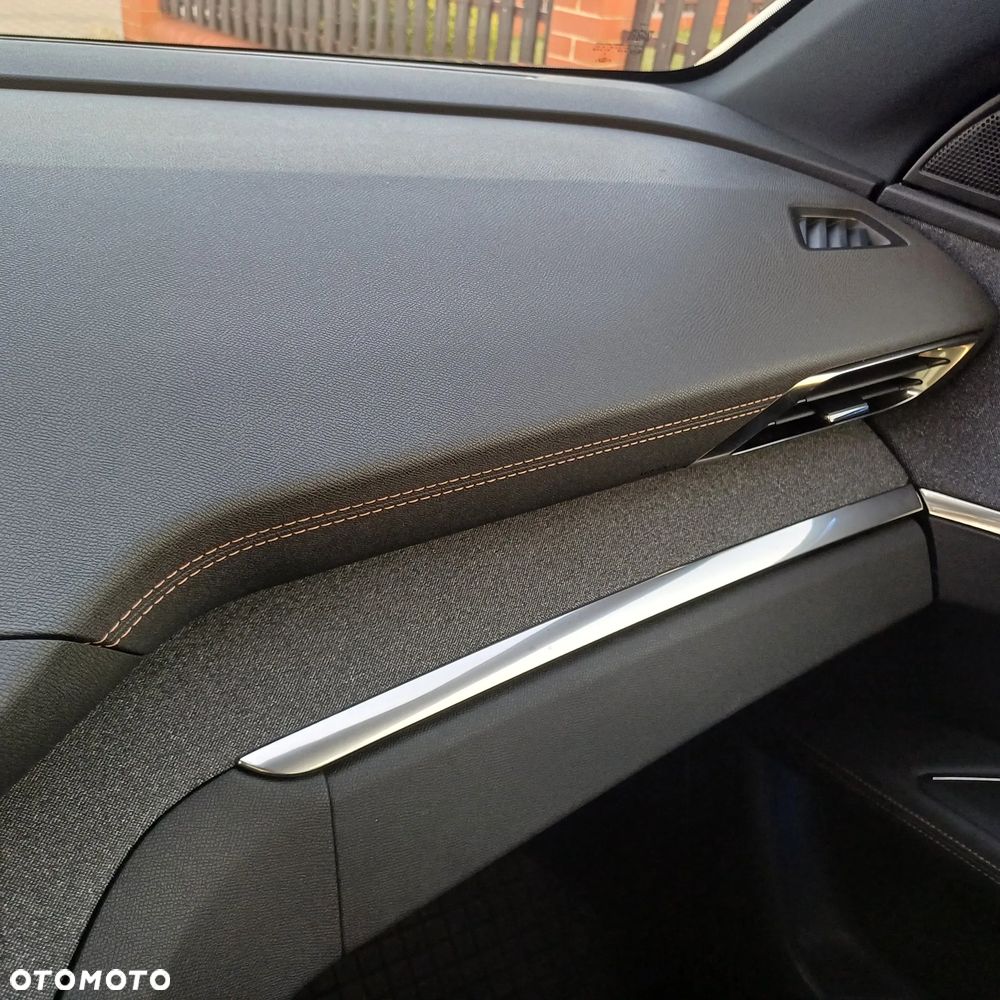 Peugeot 3008 1.6 PureTech HYbrid GT Line S&S EAT8 - 23