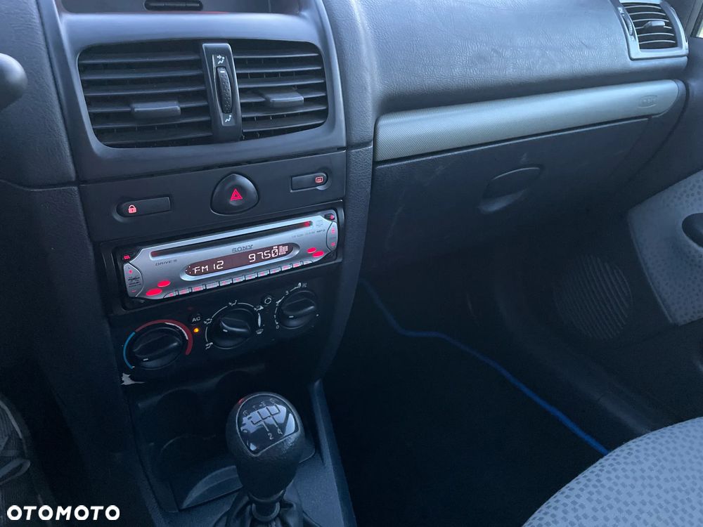 Renault Clio 1.2 16V Arctica - 13