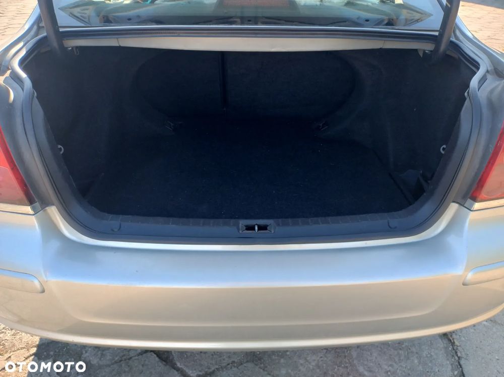 Toyota Avensis - 17