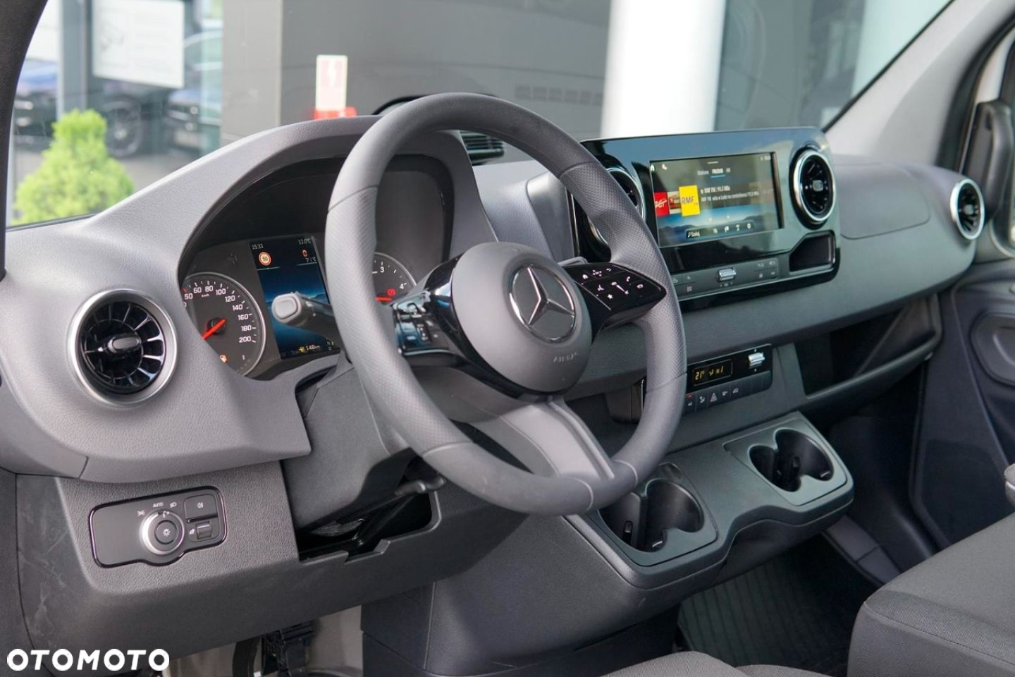 Mercedes-Benz Sprinter - 13