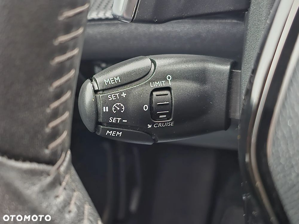 Peugeot 2008 1.5 BlueHDi Allure Pack S&S EAT8 - 24