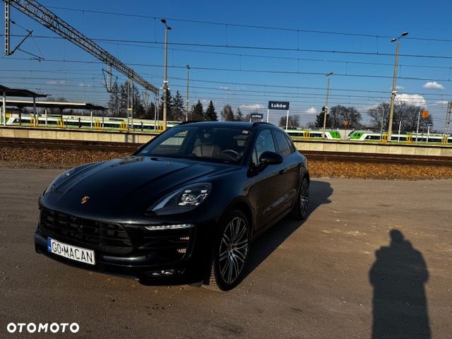 Porsche Macan - 1