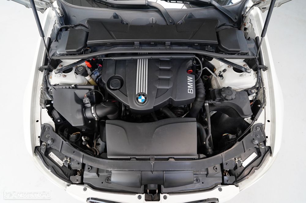 BMW 318 d Navigation Sport - 26
