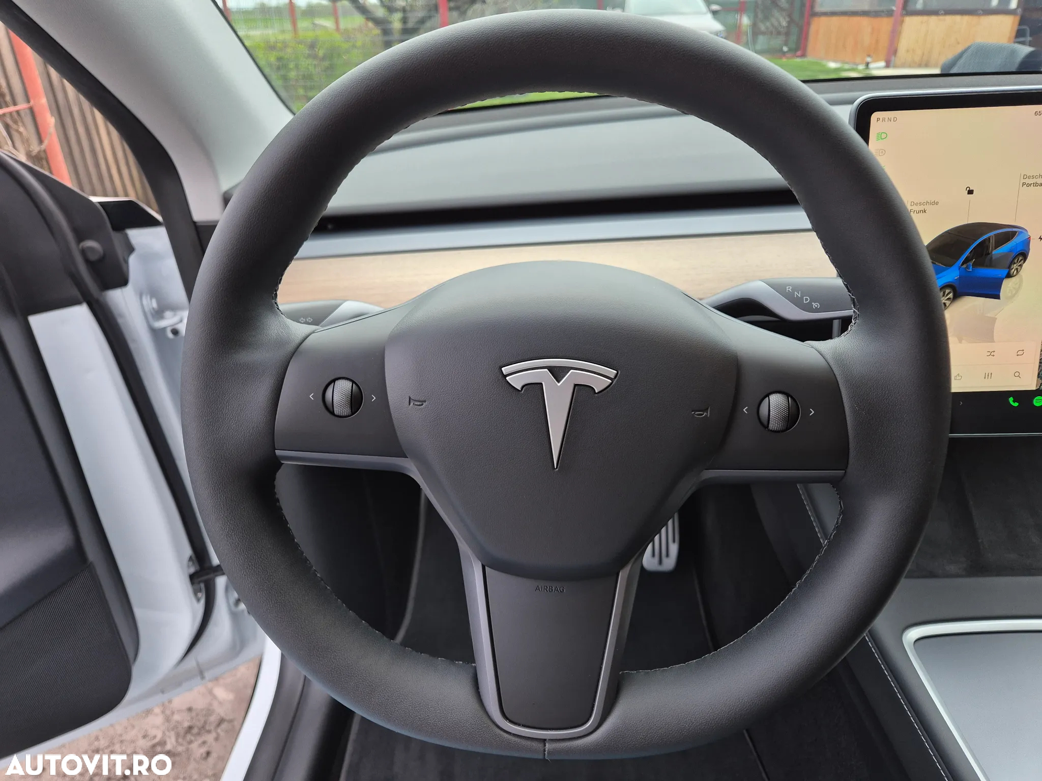 Tesla Model Y - 17