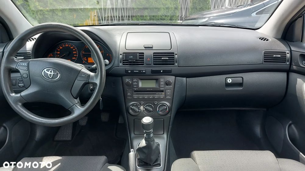 Toyota Avensis 2.0 D-4D Sol - 11