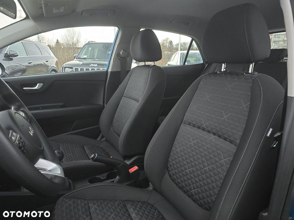 Kia Rio - 11