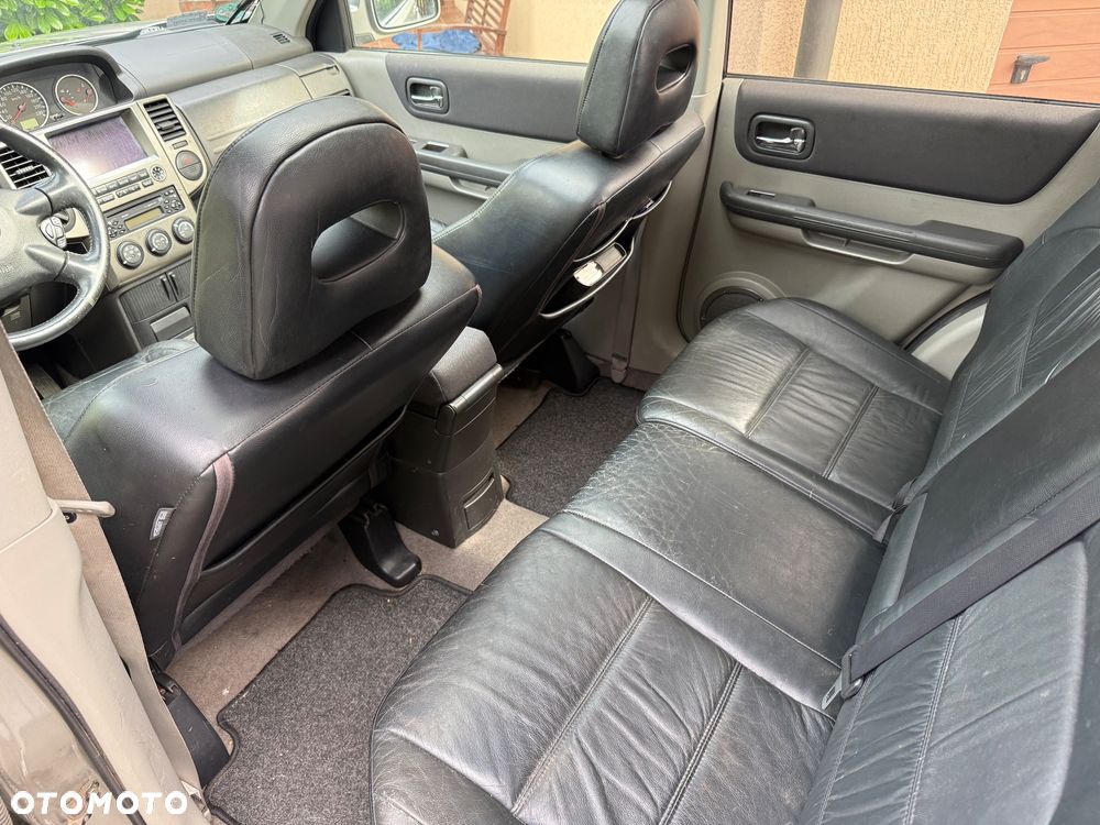 Nissan X-Trail 2.2 dCi Elegance - 11