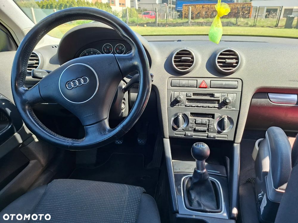 Audi A3 3-drzwiowe 1.6 FSI Ambiente - 10