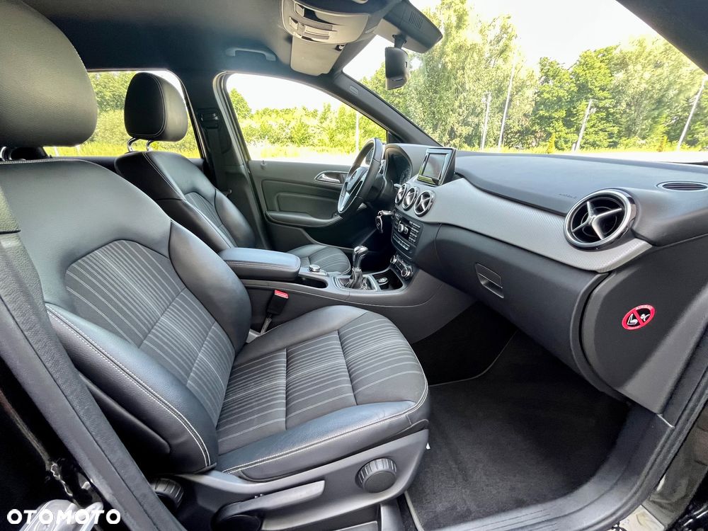 Mercedes-Benz Klasa B 180 Edition - 25