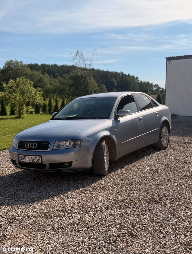 Audi A4 Limousine - 1